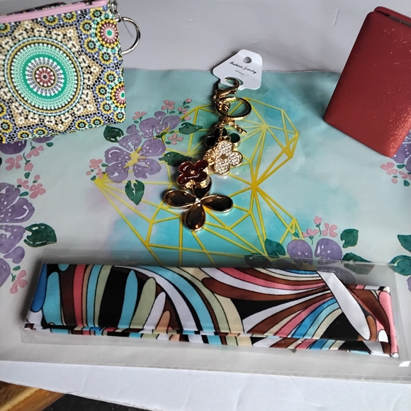 Colorful Coin Purse And Accessory Set - Picture 3 of 5